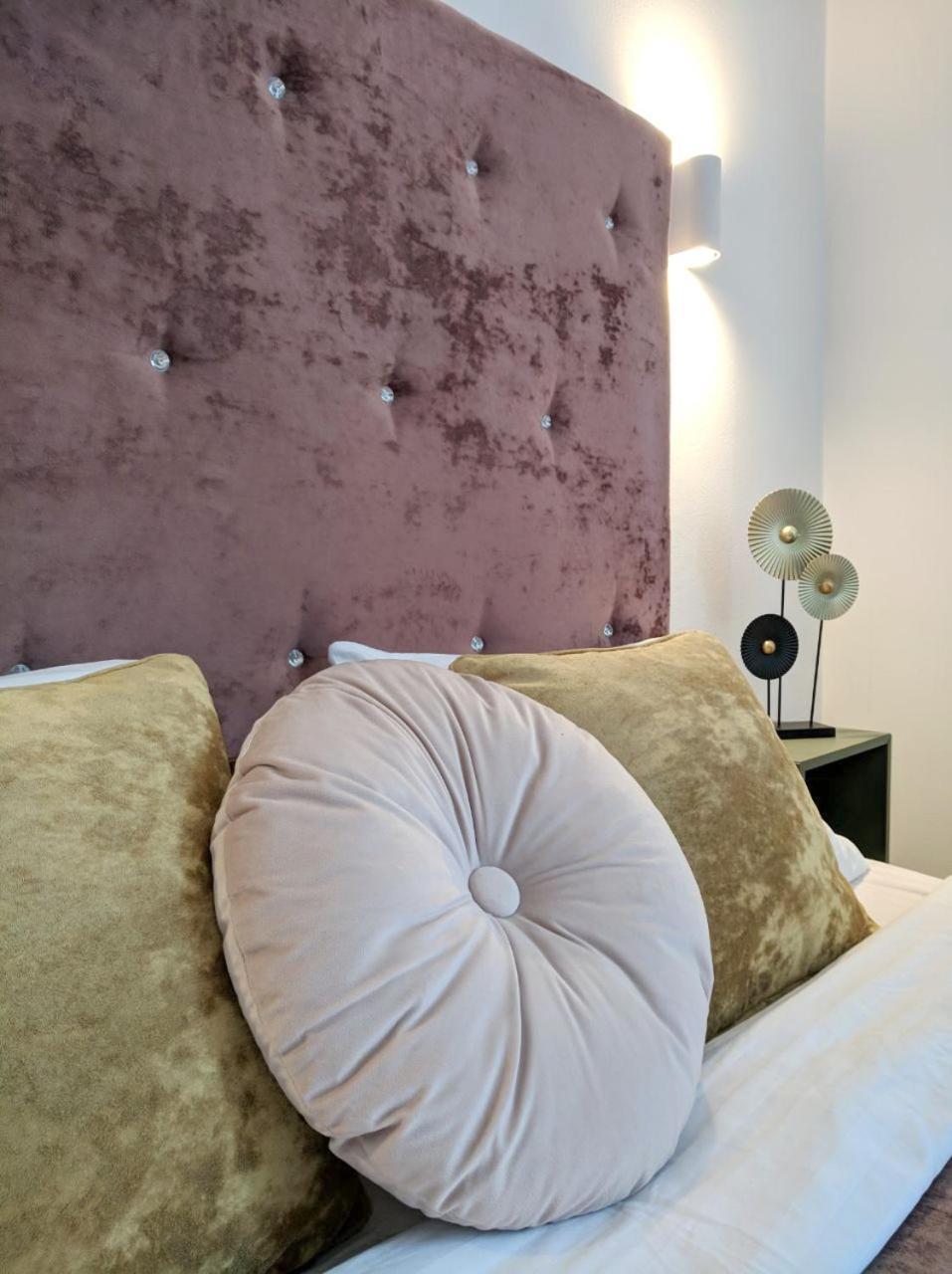 Best One Room Apartments Muncaci Exterior foto