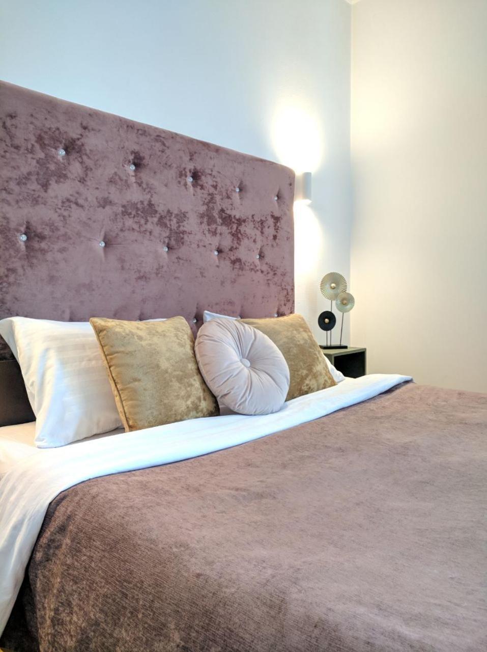 Best One Room Apartments Muncaci Exterior foto