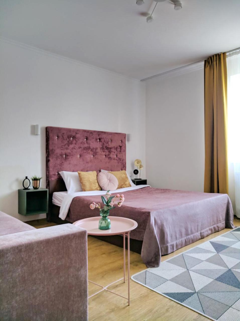 Best One Room Apartments Muncaci Exterior foto