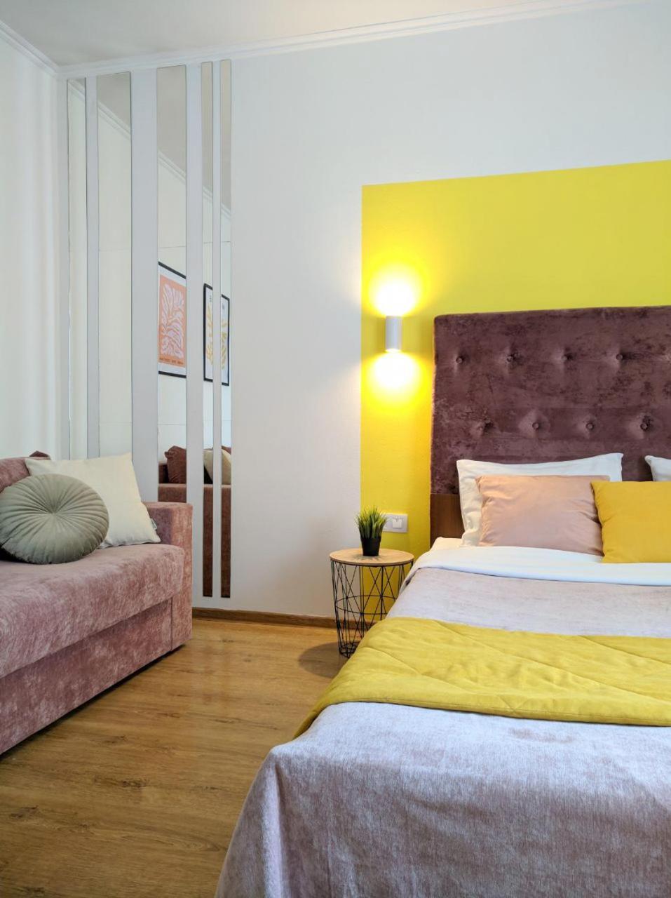 Best One Room Apartments Muncaci Exterior foto